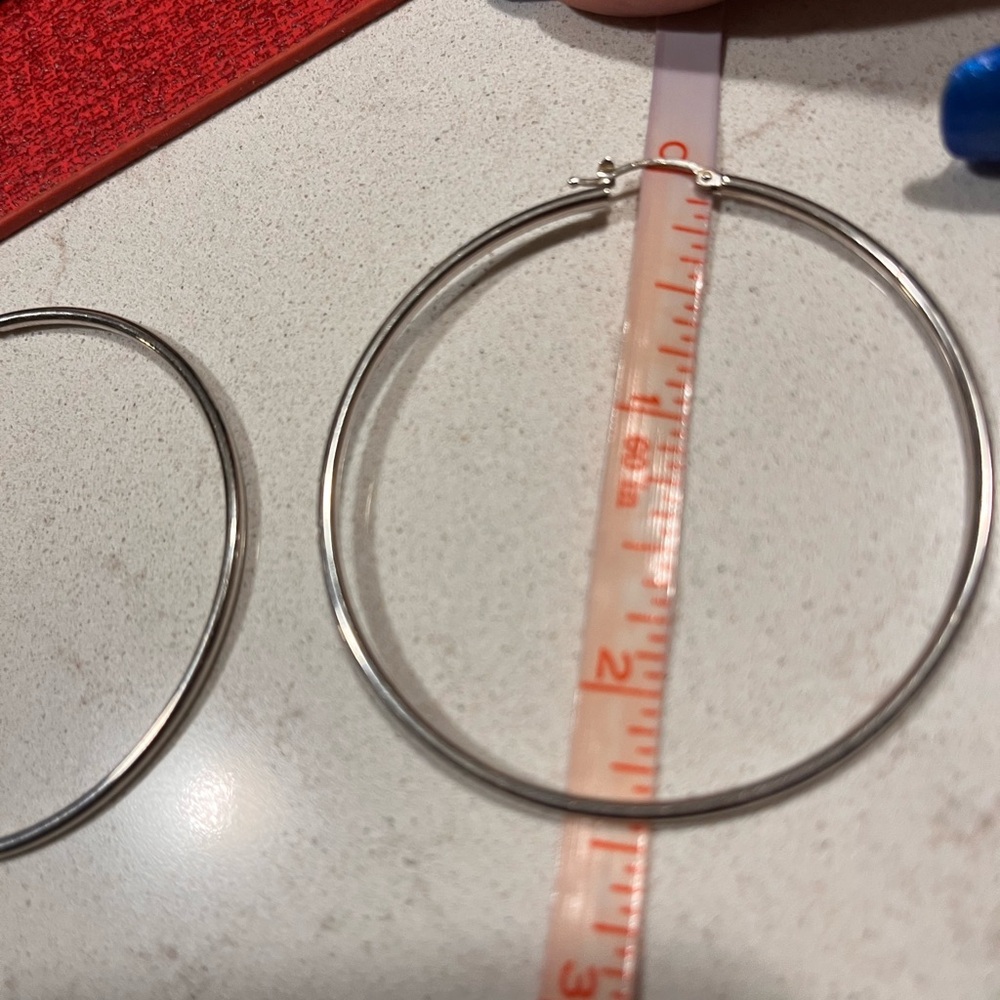 PRE-LOVED AUTHENTIC 14K WHITE GOLD HOOP EARRINGS - Picture 12 of 17